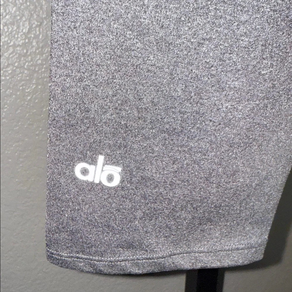 ALO Yoga stylish navy